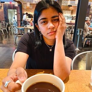 Meet your Posher, Hadia